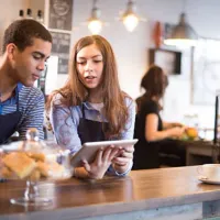 Subsidio al Empleo del Sence: El bono que entrega una renta para los jóvenes cada mes