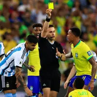 Argentina regalonea a Piero Maza, el árbitro chileno de la semifinal de Copa América 2024