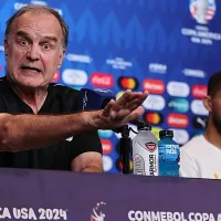 Marcelo Bielsa califica a su jugador como 'invitado de lujo' en polémica rueda de prensa de Uruguay