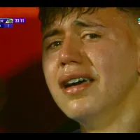 Tristes imágenes: Ignacio Vásquez llora en la banca de la U de Chile y luego sale cojeando de camarines