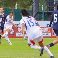 Paraguay y la Conmebol reciben a la selección chilena femenina con una bandera nacional sin la estrella por un lado