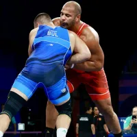 Yasmani Acosta gana \&#039;por una cabeza\&#039;, llega a semis e irá por una medalla en la lucha grecorromana