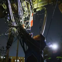 ¿Evitaría cortes de luz? Experto explica cómo funciona el soterramiento de cables en Santiago