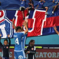 Matías Sepúlveda reacciona impactado con la bandera de los hinchas de U de Chile en el Superclásico