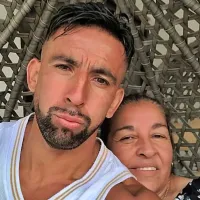 Huaso tierno: Mauricio Isla se fue abrazado de su mami del Monumental tras el 1-0 sobre Junior