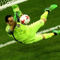 \&#039;Claudio Bravo leyenda y verdugo de Argentina\&#039;: La prensa internacional habla de su retiro