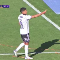 ¡Llegó septiembre! Hincha de Cobreloa le lanza una empanda en la cabeza a jugador de Colo Colo