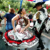 Las mejores fondas anunciadas en Santiago ordenadas de la más barata a la más costosa