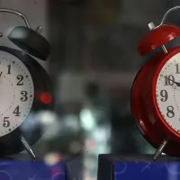 Cambio de hora en Chile: La zona del país que debe adelantar su reloj antes que todos