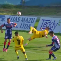 ¡Hay que cerrar el estadio! El golazo de chilena en la Primera B del que todos están hablando