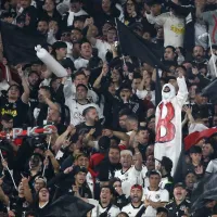 Recordándole el descenso: hinchas de Colo Colo cuelgan provocador lienzo contra River Plate