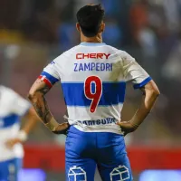 Hinchas de U de Chile roban el lienzo preparado por U Católica por el récord de Fernando Zampedri