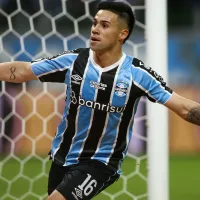 Alexander Aravena es genio y figura en Brasil tras anotar su primer gol con Gremio