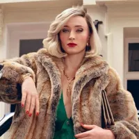 Sophie Turner se convierte en la ＂madrina del crimen＂ en Joan, su nueva serie