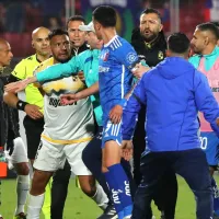 Royal Rumble en Ñuñoa: Andrés Chávez se peleó con toda la U y hasta volvió a repartir tras su expulsión