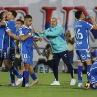 No suelta la camiseta de U. de Chile: La apuesta de Gustavo Álvarez para anular a Zampedri en la UC