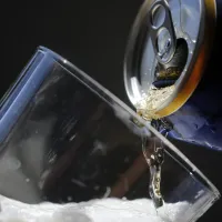 ¿Pueden abrir las botillerías? Venta de alcohol en las elecciones