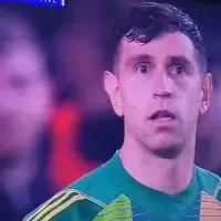 Dibu Martínez pierde por culpa del penal más tonto en la historia de la Champions League
