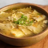 Receta de pantrucas: El reconfortante y cálido caldo chileno que te conquista con su sabor