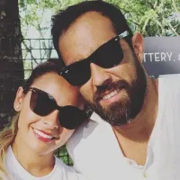 En medio de rumores de crisis: Revelan que Claudio Bravo y Carla Pardo tendrían proyecto juntos