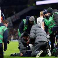 Jugador del Tottenham colapsa en duelo ante Liverpool: Alarmante caída lo obligó a abandonar el partido en camilla
