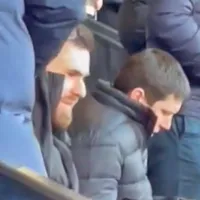 Pillan chanchito a Ben Brereton viendo a su futuro equipo en Inglaterra
