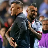 Almirón enfría regreso de Vidal para el Torneo: "Va bien, pero..."