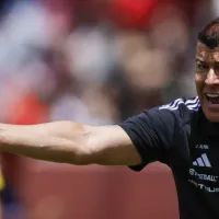 Jorge Almirón quedó contento con el juego de Colo Colo, pero irritado por el césped: “Una cancha como esta…”