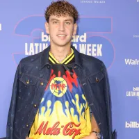 Lichnovsky vive “noche loca” en México: Abuchea a rival, ataca a hincha y celebra con tequila