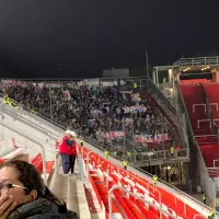 “El que no salta no va al Mundial”: Hinchas de Estudiantes se burlan de U. de Chile y azules responden