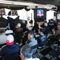 Hincha de Colo Colo y furiosa intervención en junta de accionistas: hace bolsa a ByN, Stöhwing y Esteban Pavez
