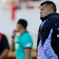 Jorge Almirón sufre apriete de hinchas de Colo Colo tras papelón en Copa Chile