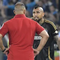 Tomando mate y desafiante: la actitud de Jorge Almirón que habría caído como patada en la guata en Blanco y Negro