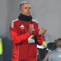 Gustavo Álvarez sobrado de cariño: es ovacionado por hinchas de U de Chile y Huachipato en la previa