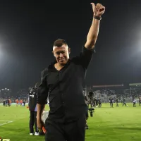 Jorge Almirón se despidió de los hinchas de Colo Colo en el estadio Monumental