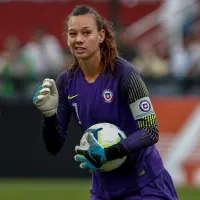 ¿Vuelve a La Roja? Luis Mena toma decisión con Christiane Endler para Copa América