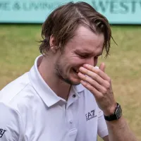 Tocó fondo y estuvo a punto de retirarse, pero le ganó a Sinner, se coronó en Halle y ahora apunta a Wimbledon