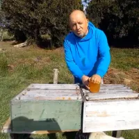 Hizo bailar de chilote a Ivo Basay, fue íntimo de la supla Sa-Za y ahora vive alejado de las cámaras en el sur