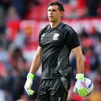 Aston Villa se resigna: ¡Nadie quiere al "Dibu" Martínez!