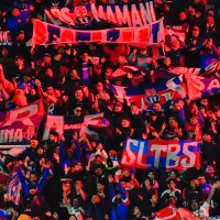 Hinchas de Racing y vecinos del estadio refugian a fanáticos de la U en medio de masacre