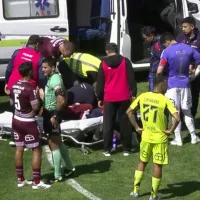 ¡Momento de angustia! Jugador sale en ambulancia en La Serena vs. U de Chile tras cabezazo entre compañeros