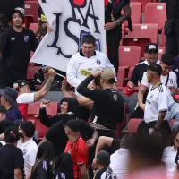 A los cuchillazos: hinchas de Colo Colo pelean en el Nacional
