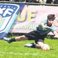 U de Chile: Hijo de Johnny Herrera elegido el mejor arquero de torneo escolar