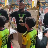 El inesperado gesto de Vidal con un niño hincha de U. de Chile