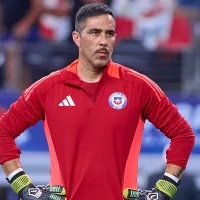 Claudio Bravo se pronuncia por el futuro del arco de la Roja: “Me encantaría ver a…”