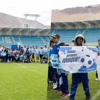 ¡Hinchas de verdad! Iquique recibe emotivo arengazo escolar en su “final por el descenso”