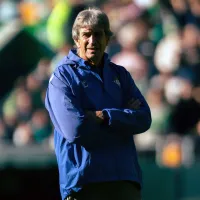 Hinchas del Betis ovacionan a Pellegrini tras renovar contratro