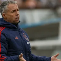 El incómodo momento que marcó a Gustavo Álvarez con hinchas de la U en el aeropuerto