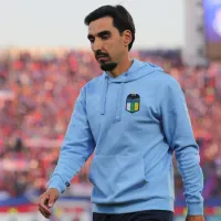 Barristas de la U aprietan a Paqui Meneghini por cortar a Lea Fernández