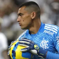 Clube paulista pode atravessar o Grêmio e anunciar a contratação do goleiro Santos, do Flamengo